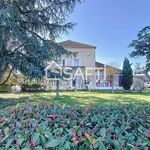 Maison de maitre sur jardin arboré