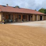 Corps de ferme entièrement rénové avec piscine et local professionnel