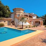 Villa de lujo en venta en Moraira con vistas al mar.