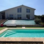 Belle maison moderne avec piscine