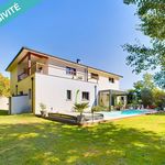 Maison contemporaine avec grand terrain, piscine et cave, au calme à Arsac