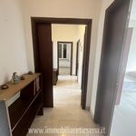 Zona centrale appartamento con balcone e magazzino