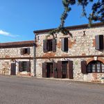 Casa de carácter con jardín en el camino de Santiago de Comp