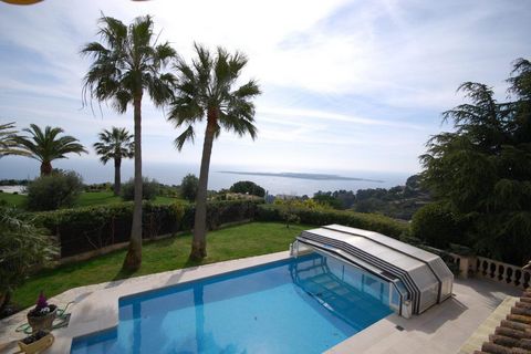 Superbe villa CANNES SUPER CANNES, Magnifique provençale en pierre de prés de 300 m² , 8 pièces, tres beau jardin de 2212 m² donnant sur vue mer panoramique et iles de lérins, au calme absolu, piscine, garage de 40 m², 3 emplacements voitures. Belles...