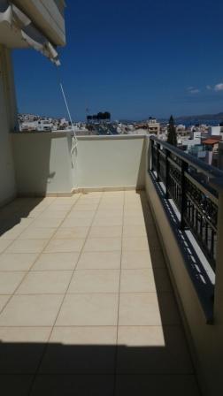 Sitia: Fourth floor apartment of 160m2 for sale in Sitia. It consists of an open plan living area with fire place and kitchen, four bedrooms (three with en suit bathrooms, and a W.C. There are big balconies all around, and a corridor, a utility room ...