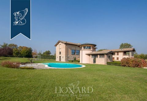 In the heart of Emilia Romagna there is this wonderful charming farmstead for sale measuring 800 sqm and composed of three separate buildings located inside a wide garden. The main body is a 19th-century barn converted into a three-storey home. The g...
