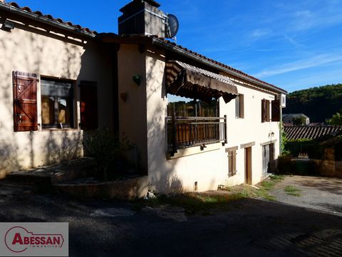TARN ET GARONNE (82) For sale in LAGUEPIE this house with unique charm, which favors a spacious living room of 50 m², very bright. This house of about 110 m² on a plot of about 770 m² offers on the ground floor, lower part, an entrance, a garage and ...