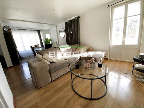Bersot Immobilier offers you exclusively, this apartment currently rented, very well located in the center of Morteau, for investment or first-time buyer. Located on the first floor, it consists of an entrance, a beautiful living room with semi-equip...