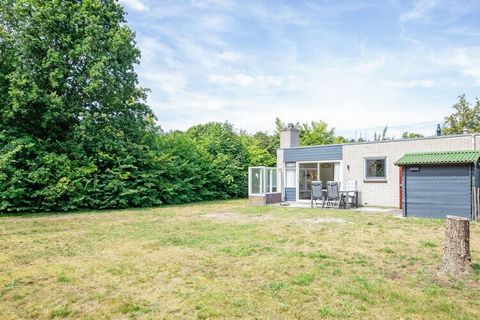 This lovely holiday home with a very spacious enclosed garden is located close to the forest, beach and sea. Ideal for four-legged friends who love to play and romp, two dogs are allowed here. Everything is on one level. There are two bedrooms and a ...