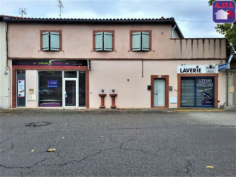 TWO STORES FOR SALE In the center of MAZERES, located on boulevard des Tourelles, ideally located to set up your business, 1 store (former aesthetic institute of 83.73 m²) and 1 store (former laundromat of 48.82 m²), including a storage point water, ...