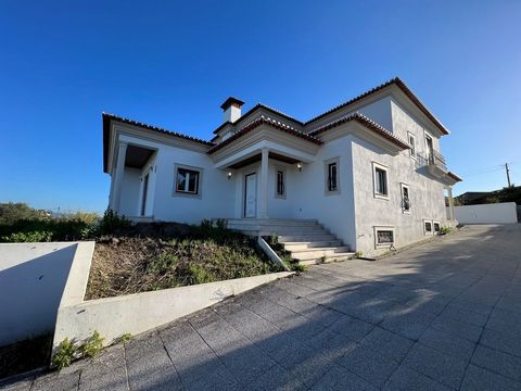 Detached 5 bedroom villa with 344m² useful on 1500m² of land in Mealhada Do you want a dream villa, in a quiet place with fantastic views with access to all services less than 2 km away? Come and see this villa in Mealhada! Recently built 5 bedroom v...