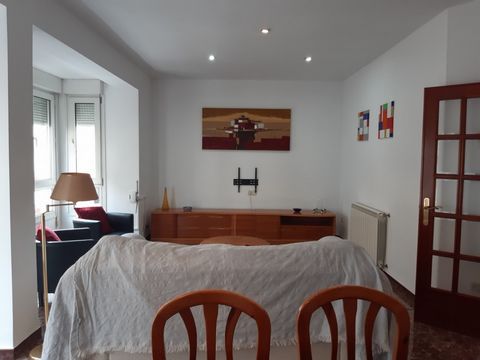 Spacious 2nd floor apartment available for rental from April until 25th August 2024 Located in a quiet building in Oliva town centre The property has been totally reformed throughout and boasts central heating and fiber optic wifi There is one double...
