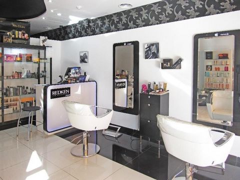 Luxury World Properties is pleased to offer a hairdresser in Playa de las Américas, in the commercial center Arcade. It is located on the ground floor and has a surface of 64 m2, 1 bathroom, kitchen and storage. It is situated in a touristic area and...