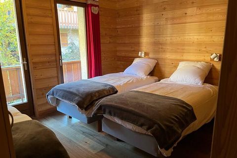Chalet Erika is a spacious and comfortable chalet, with a convenient location and a beautiful panoramic view of the multifaceted ski resort of Les Deux Alpes. The lively centre is about 100 m away and the first ski lift about 250 m away. The vast ski...