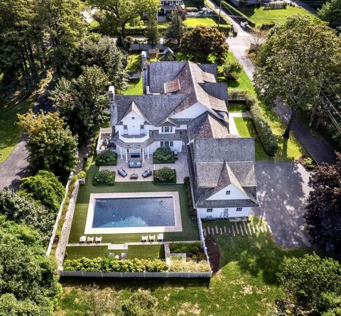 When Location and Lifestyle matter... Nestled in Westport's prestigious Compo Beach 2 Hidden Hill, an exceptional property perched on a private cul-de-sac above the flood zone provides a location and a lifestyle to envy! Built by notable Bear Paw Cus...