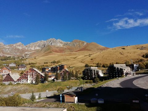 Centre resort, l'Alouette building, studio of 17.92 m2 ideally placed, with living room and bathroom / toilet. Very nice view of the Lauzière massif. Work to be done. Highly sought-after location!!! - Advertisement written and published by an Agent -...