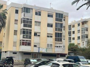 ATTENTION AUX INVESTISSEURS. Appartement à vendre avec squat, appelez-moi pour plus d’informations. Le prix ne comprend pas les frais d’inscription notariale et les taxes générées par la vente.