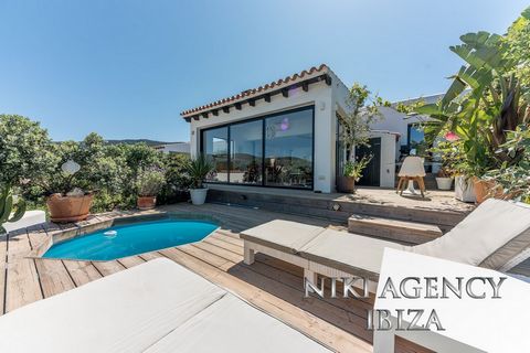 Bungalow en Cala Vadella with 2 bedrooms Bungalow in Cala Vadella with 2 bedrooms. The bungalow has been totally renovated recently. The living area of 88 m² is distributed in a large living-dining room with open kitchen, 2 bedrooms and two bathrooms...