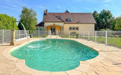 EXCEPTIONAL SERVICES FOR THIS HOUSE WITH SWIMMING POOL Character house in white Burgundy stone of very beautiful construction (2000) 30min from VESOUL, on full basement and 53 ares of parkland. At the back, out of sight, the heated swimming pool invi...