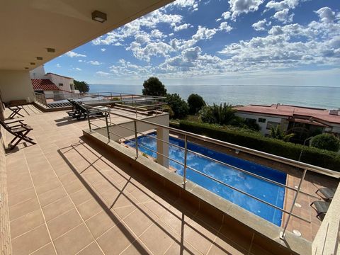 Luxury villa for sale on the second line of the sea in the Alcanar Playa area, Costa Dorada. It has 685 m2 of plot and a house of 350 m2 built. On the ground floor there is a spacious and bright living room with fireplace and large windows overlookin...