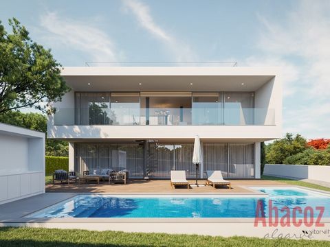 Perfect gelegen net buiten Lagos, deze bouwkavel van 1290m2 biedt een fantastische kans om het ideale huis te bouwen. Het ligt dicht bij een zeer beroemde golfbaan, het geweldige strand van Porto de Mós en slechts een korte rit naar de prachtige hist...