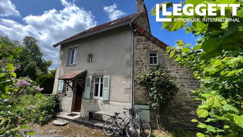 A21155MKE23 - Summary Located in a sleepy hamlet, with half a dozen other houses, mostly permanent dwellings, and nestled on a hillside, with stunning countryside all around of rolling hills, fields, woodland and lakes, this very lovely little house ...
