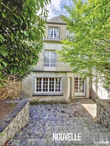 Enjoying all amenities on foot. Nouvelle Demeure offers you this stone house in the center of Bourg de Plerguer. It consists on the ground floor of an entrance serving a kitchen equipped and furnished, a living room with fireplace, a boiler room, a g...