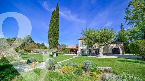 Just a few minutes from St Remy de Provence, this superb period, stone-built farmhouse is located not far from the centre of the village of Verquières. The property benefits from a lovely garden punctuated with trees and colourful, well-stocked flowe...