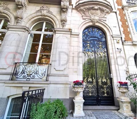 G-Diffusion is pleased to present to you, exclusively for Switzerland, a beautiful private mansion in Brussels. Beautiful set of two Beaux-Arts style mansions hidden behind the same white stone façade. It is located in the centre of the European Comm...