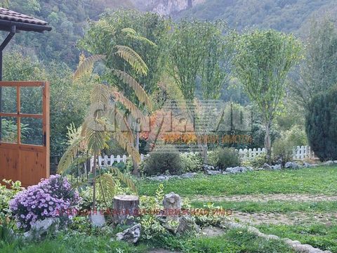 ¡Propiedad multifuncional con magníficas vistas en el corazón de la montaña! La agencia inmobiliaria Skala Di ofrece la oportunidad de escapar de la vanidad de la ciudad y relajarse en el hermoso paisaje de los Balcanes de Teteven. Atractiva oferta p...