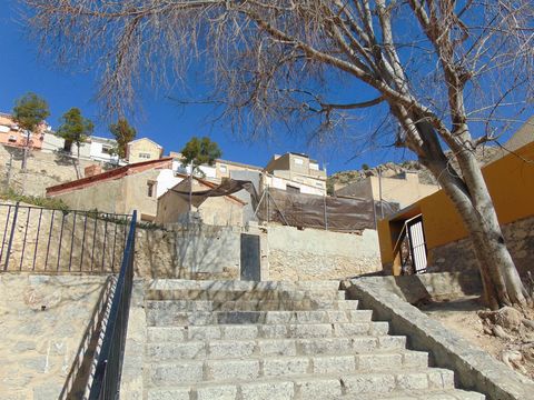 Reformation project for sale in Mula. This property has had all the structural work completed and is in an enviable elevated position next to the Castle at Mula with stunning views of the town and the surrounding countryside. The town has plenty of s...