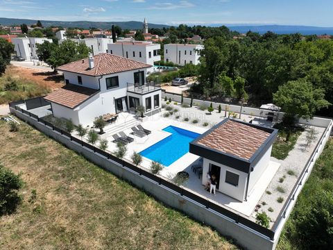 Krnica ist ein Dorf in der Region Istrien in Kroatien. Es liegt an der Westküste der Halbinsel Istrien, nahe der Adria. Das Dorf gehört zur Gemeinde Barban. Bekannt für seine malerische Schönheit und friedliche Atmosphäre. Es ist von grünen Hügeln, W...