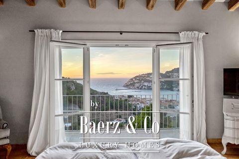 We present this dream villa, built to the highest quality standards in 2014, located in one of the most exclusive areas of Port d'Andratx and offering unique panoramic views over the harbour and the sea. Upon entering the residence, you are greeted b...