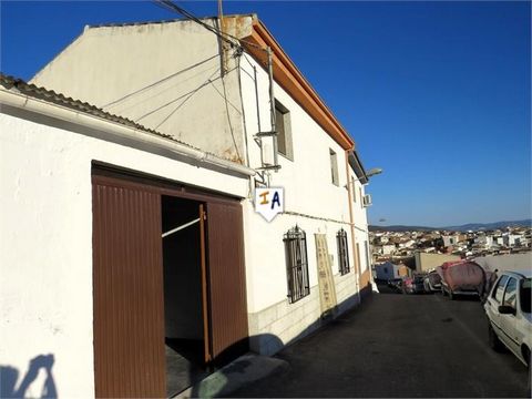 Dit mooie herenhuis met 5 slaapkamers in Alcaudete, in de provincie Jaen in Andalusië, Spanje, is onlangs gerenoveerd en is klaar om in te trekken en uw nieuwe huis of vakantieverblijf te worden. Aan de linkerkant van het pand is een flinke garage aa...