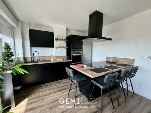 Venez découvrir cet appartement de 56 m2 totalement rénové, situé au cœur du centre-ville historique de Mulhouse, au 5ème étage avec ascenseur ! Cet appartement de 2 pièces se compose d'une entrée avec placards, desservant une grande pièce de vie lum...