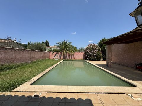 Villa 6 pièces 151 m2 le LUC avec piscine et double garage. Belle villa de 151 m2 avec piscine au calme en fond d'impasse située dans un quartier calme et arboré proche de l'autoroute. Cette villa de plain pied se compose d'un hall d'entrée, un doubl...