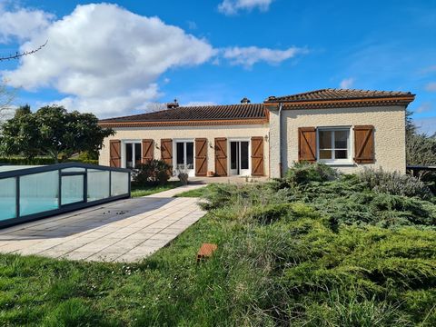 Belle villa sur sous sol complet dans un secteur très recherché sur les hauteurs de l'Albinque et de ses nombreux commerces. La villa dispose d'une piscine avec abri rétractable et pool-house, d'un jardin arboré et clos de plus de 3000 m2, d'une gran...