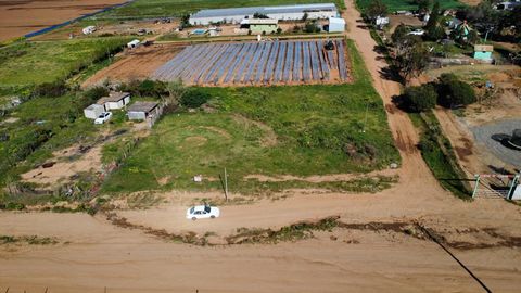 Remax La Costa ti offre un terreno Ejido in vendita. Con una superficie di 1.000 m2. Situato in maneadero parte alta, comune di Ensenada, Baja California lotto n. 229. Il terreno è facilmente raggiungibile dal fruttivendolo Yaneli. Il terreno si trov...