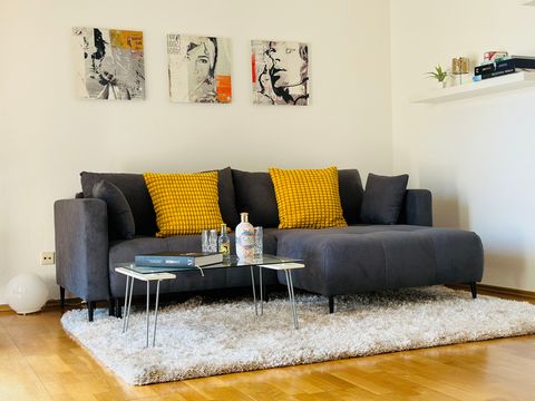 Dieses moderne und stilvoll eingerichtete Apartment mit Balkon im Herzen von Leverkusen-Wiesdorf bietet Raum zur freien Entfaltung und ist speziell für Geschäftsreisende und Berufspendler konzipiert. Die großzügige Raumaufteilung mit separatem Schlaf...