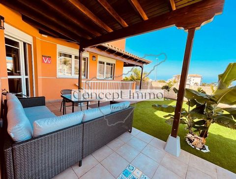 Modern vrijstaand huis met eigen tuin, overdekt terras en garage in Los Cristianos! Deze moderne, ruime vrijstaande woning is gelegen in Los Cristianos, in een rustige maar centrale omgeving met een goede infrastructuur. De woning is zeer goed onderh...