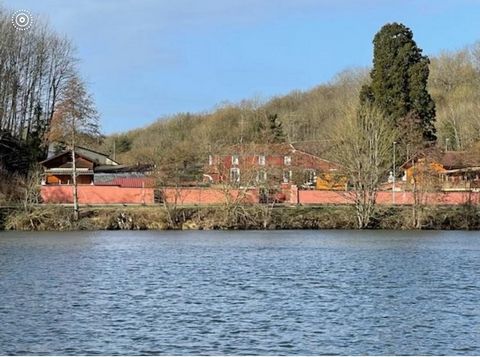 SCHÖNES AUSSERGEWÖHNLICHES ANWESEN mit Blick auf die Mosel bestehend aus: - eine große Hauptresidenz mit Garage, Werkstätten, Photovoltaik-Paneelen, Garten, Hühnerstall und einem großen Hallenbad. - 13 Wohnungen, darunter 3 prächtige unabhängige Chal...