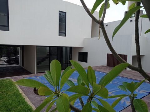 Nieuw huis in de beste buurt van Cuernavaca. -De beste locatie. -Dubbele bewaking 24/7. -Dicht bij restaurants, winkelcentra, diensten en uitgaansgelegenheden. -Gegarandeerde meerwaarden. Binnen de onderverdeling met een park voor kinderen en huisdie...