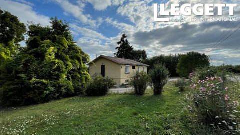 A31598MAE31 - Phenix house built in 1974 on 1840 sqm of fenced plot of land, overlooking the countryside. Entirely fenced. Underground garage of 84 sqm. In need of a refreshment. Information about risks to which this property is exposed is available ...