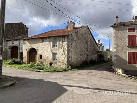 VOUSAMOI te invita a descubrir esta casa en el centro del pueblo Consta de 5 dormitorios, 2 de los cuales han sido reformados en la planta baja (aislamiento, electricidad, suelos con soleras aislantes, pintura), un salón de 18m2, un baño y aseo renov...