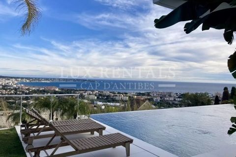 Bella villa moderna di 265m ² su 2600m ² di terreno con vista panoramica sul mare. Ha uno spazio abitabile di 100 m² di terrazza e piscina a sfioro, 5 camere da letto con mare e montagna. Nella calma più assoluta, la sua posizione dominante sulla bai...