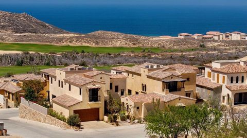 Diese Villa ist ein zweistöckiges Haus im Santa Barbara-Stil, das nach höchsten Qualitätsstandards gebaut wurde. Mit atemberaubendem Blick auf das Meer, die Wüste und den Golfplatz bietet diese geräumige Unterkunft 3000 Quadratmeter klimatisierten, o...