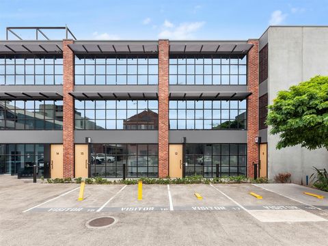 - Fully-self-contained office building - Flexible workspaces with car parking - Move in Immediately!   Savills and CVA are delighted to offer For Sale or Lease this outstanding office building located at 45 Vere Street, Richmond. Unit 13    - Buildin...