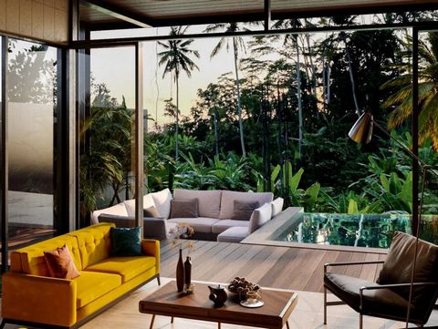 Villa met panoramisch uitzicht op de jungle en de zonsondergang. ROI – 17%, terugverdientijd in 6 jaar. Jaarlijks passief inkomen uit dagelijkse verhuur. Elke villa heeft een eigen zwembad. Het interieurontwerp is gemaakt in Balinese stijl met behulp...