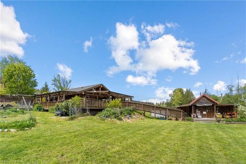 This income property provides an opportunity to live affordably in a sought after area. Originally designed for B&Bs, weddings, and farming, you'll find two stunning homes, a beautiful heritage home and a five-year-old Norse Log House with 6 well-mai...