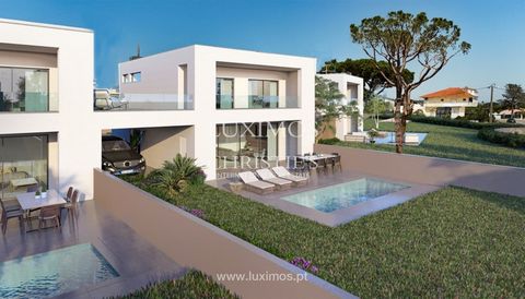 Fantástica villa de lujo de 4 dormitorios en el nuevo condominio privado Oliveiras Residence en Quarteira , en el prestigioso Triángulo de Oro del Algarve . Esta espaciosa villa se distribuye en 2 plantas amplias y luminosas . La planta baja está div...